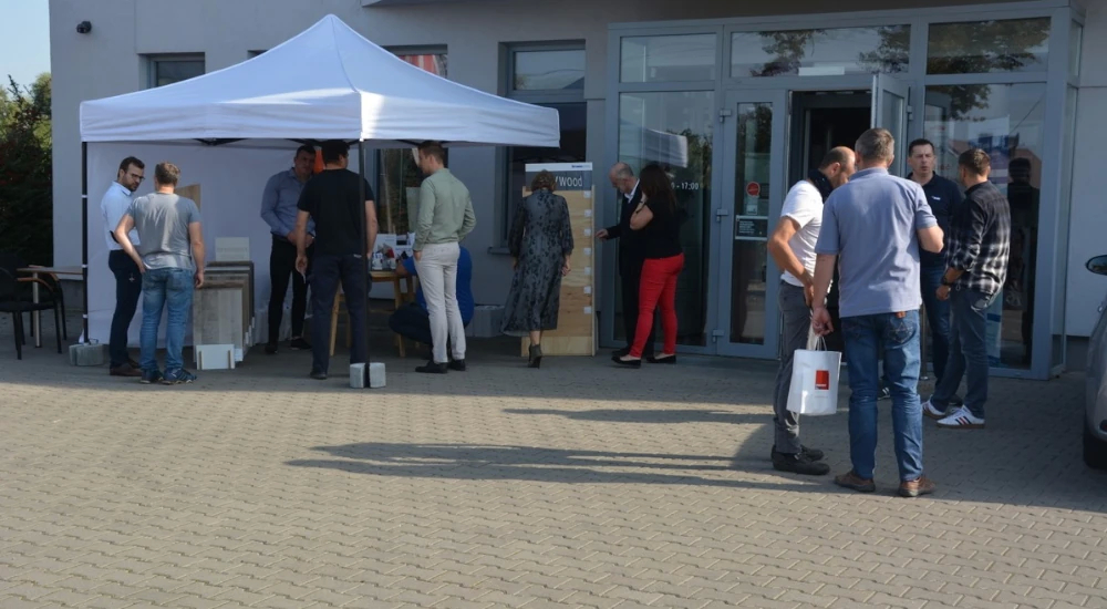 Kronospan  trendy i innowacje - Metalmex - 1050