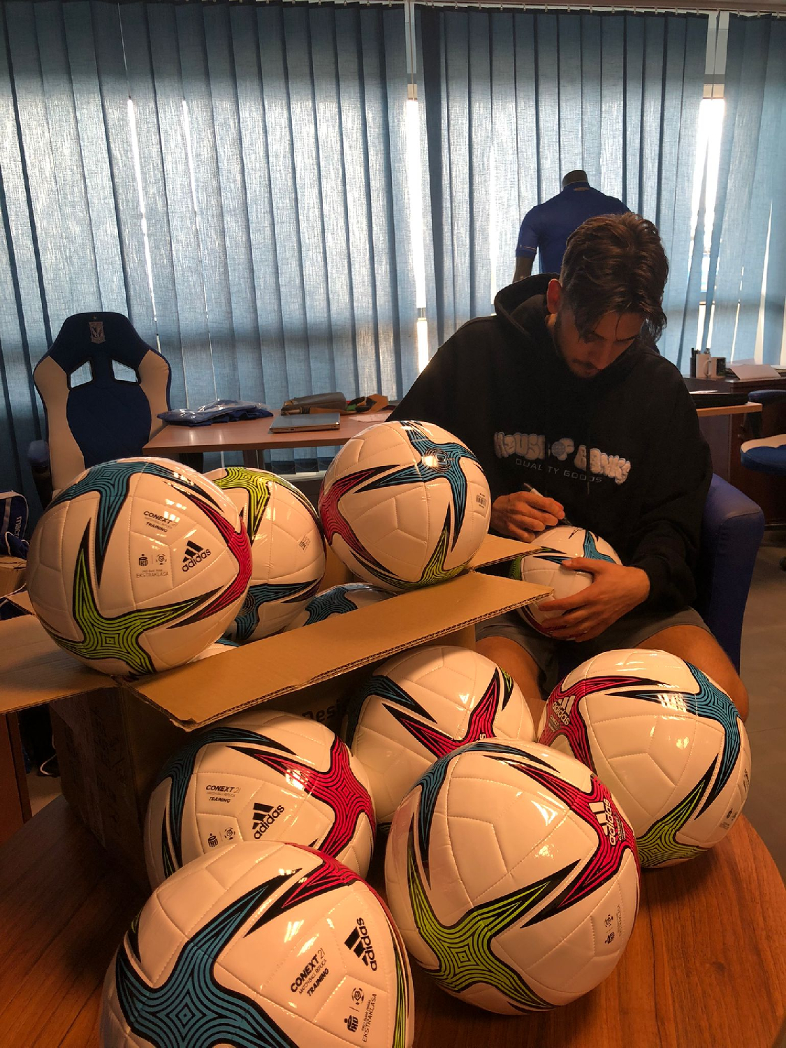 PIŁKA w grze z Hettich Polska i Metalmex - akcesoria meblowe - M